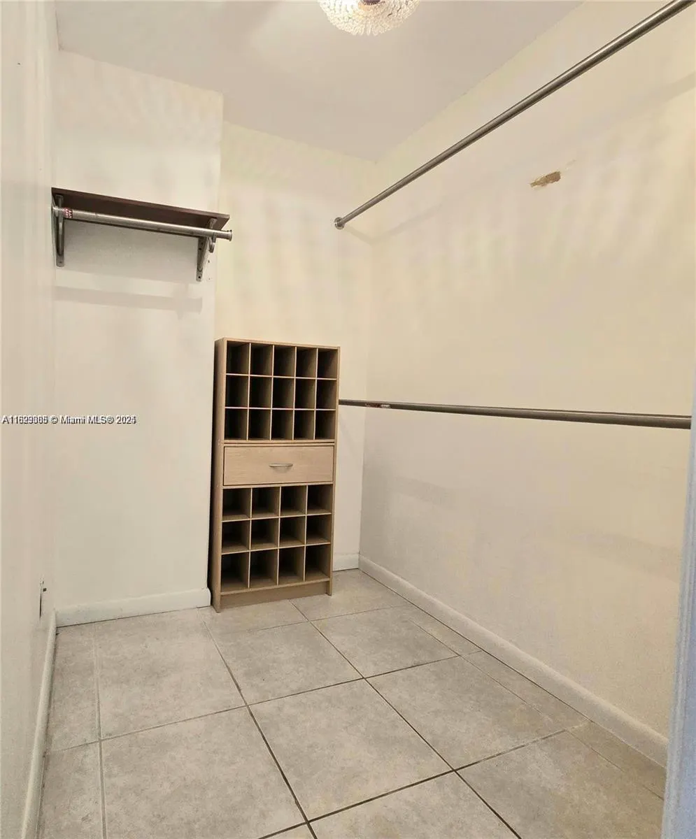 18071 Biscayne Blvd, #302