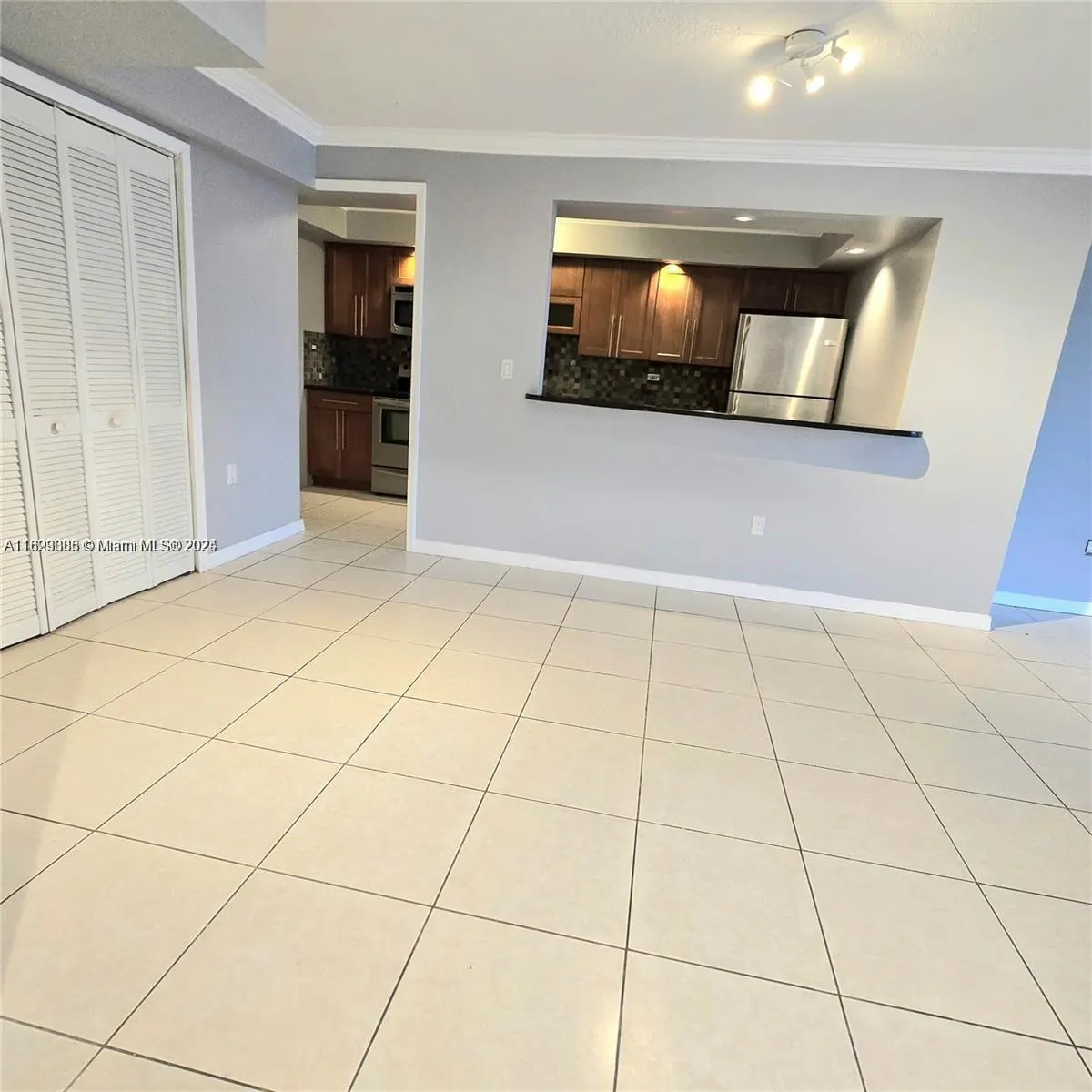 18071 Biscayne Blvd, #302