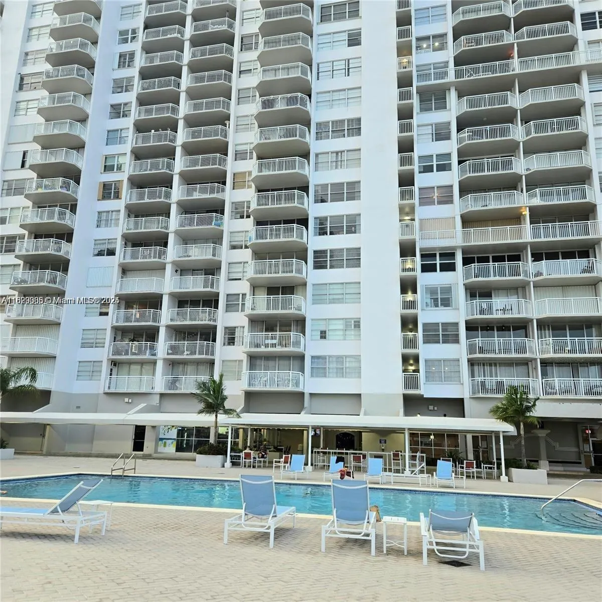 18071 Biscayne Blvd, #302