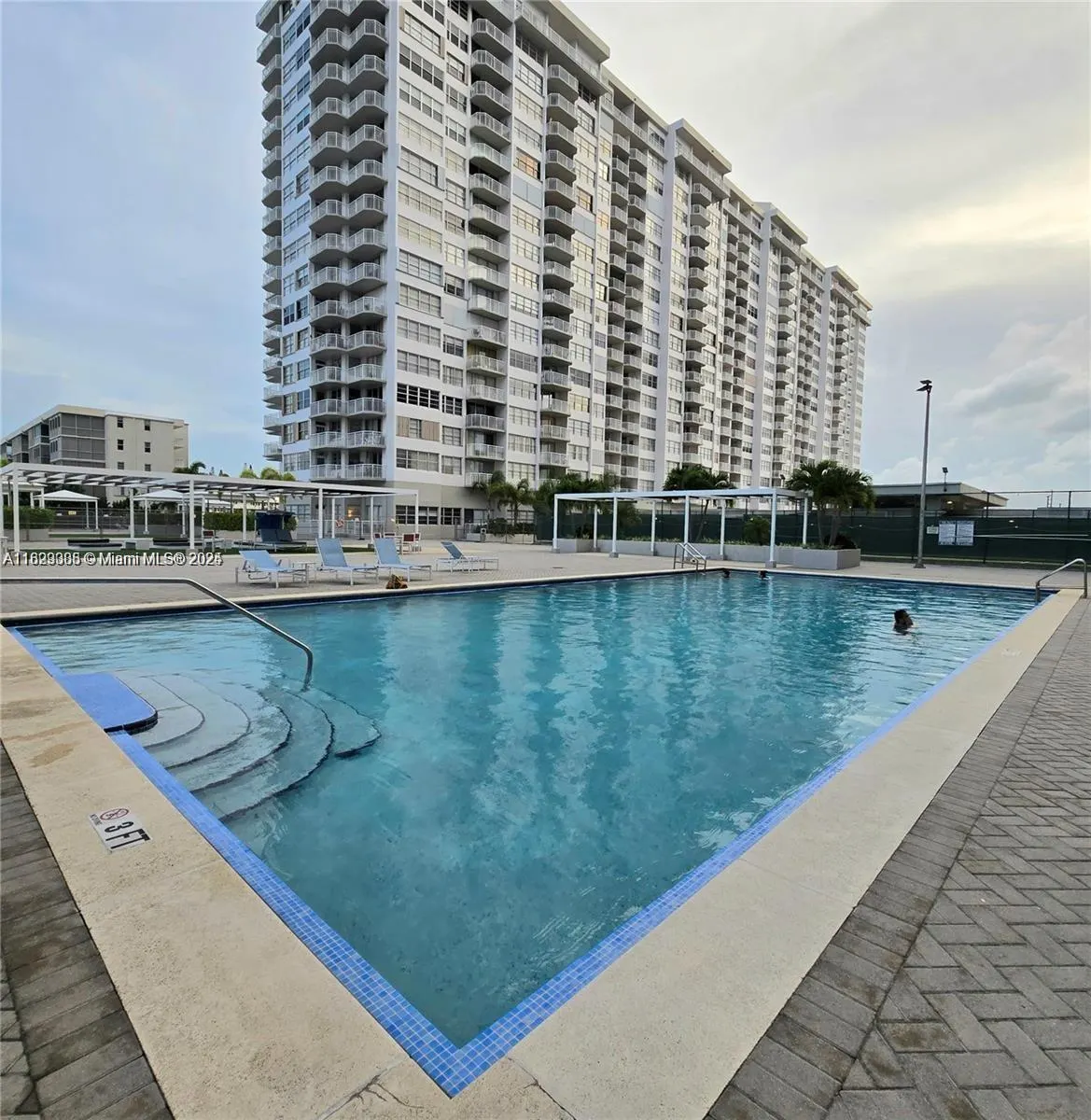 18071 Biscayne Blvd, #302