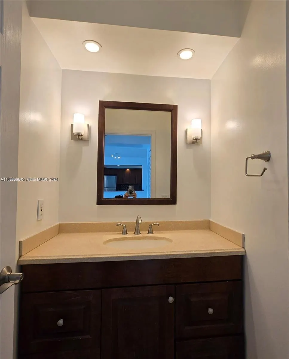 18071 Biscayne Blvd, #302