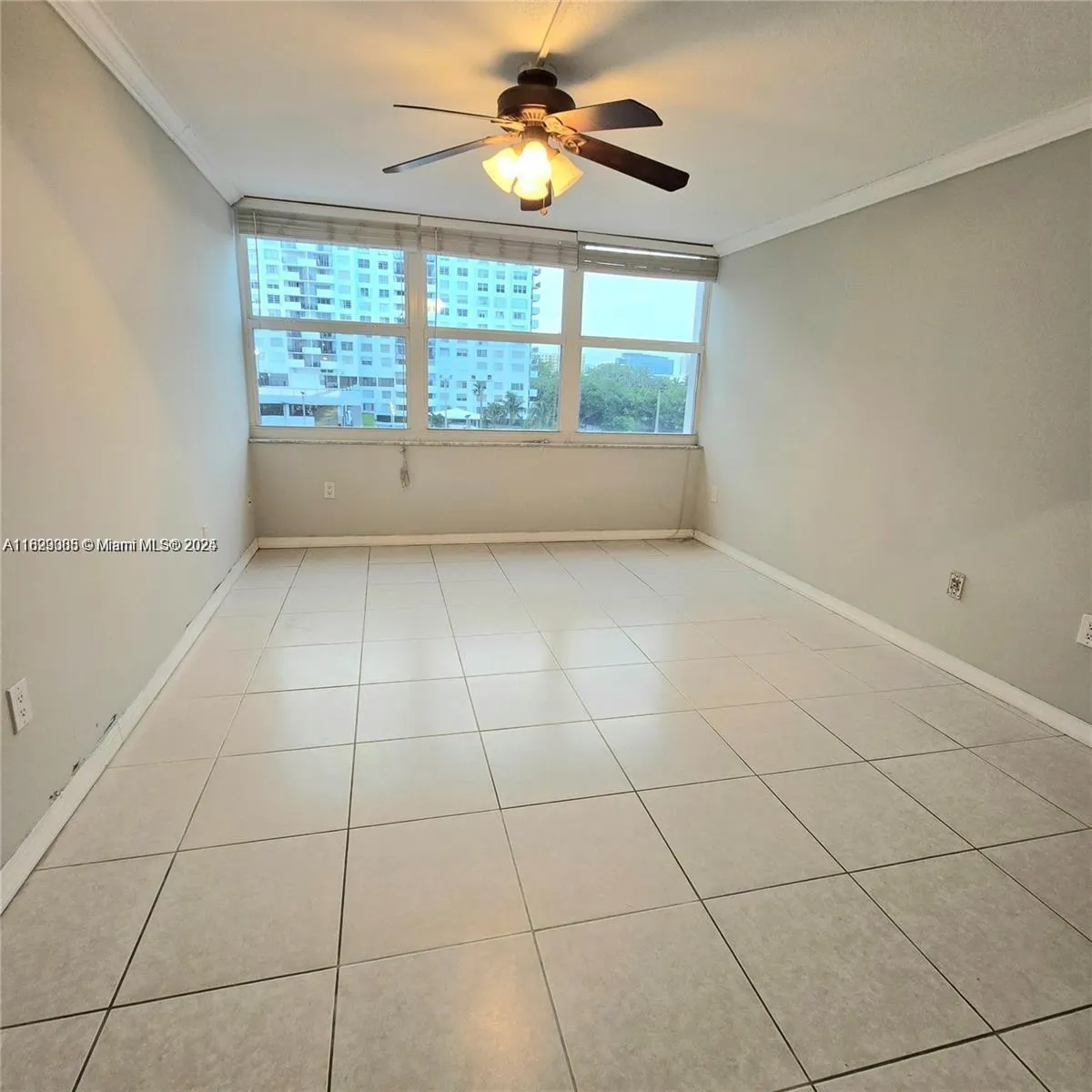 18071 Biscayne Blvd, #302