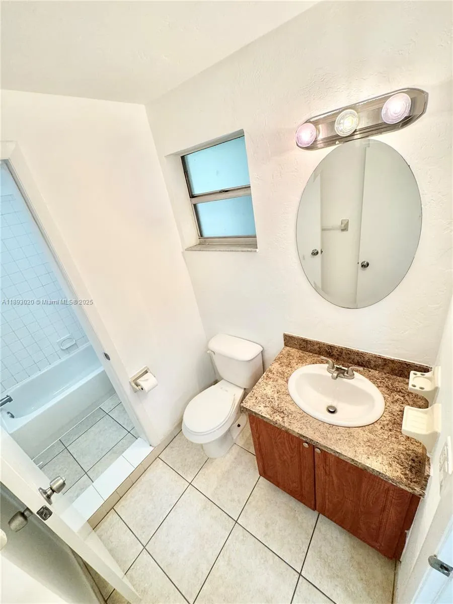 2800 Riverside Dr, #201-1