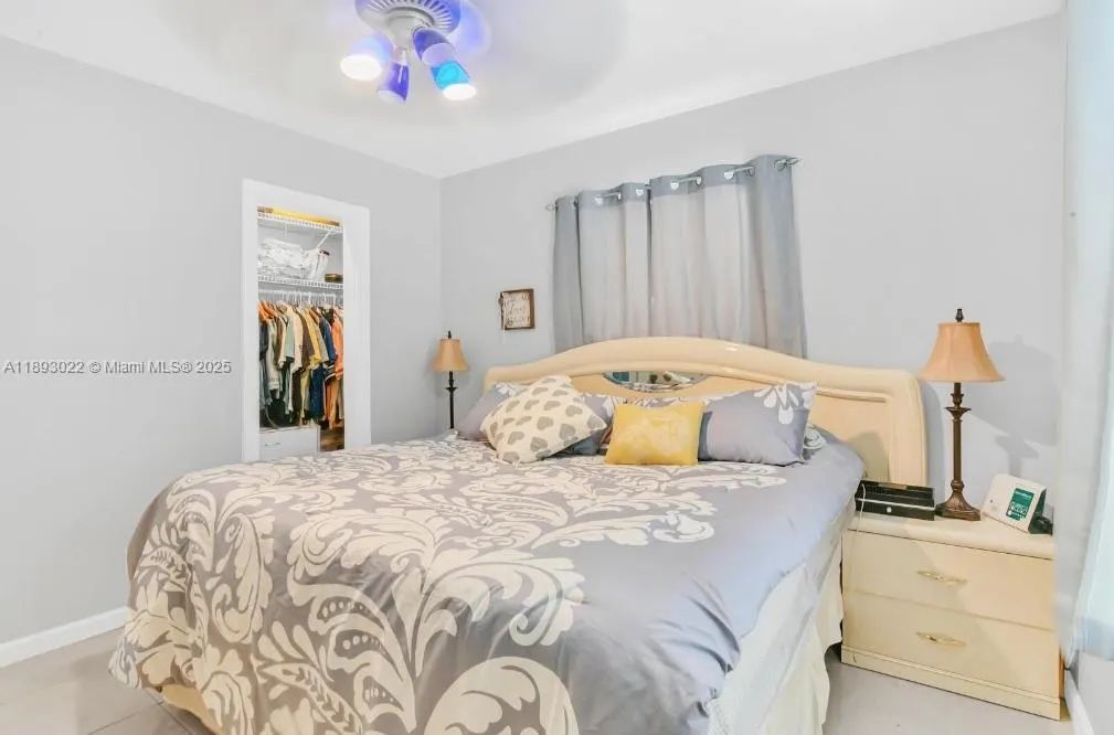 822 Avenida Hermosa