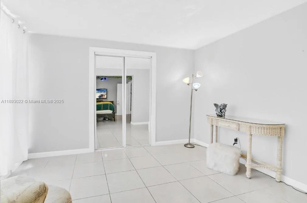 822 Avenida Hermosa