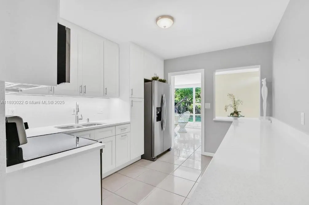 822 Avenida Hermosa