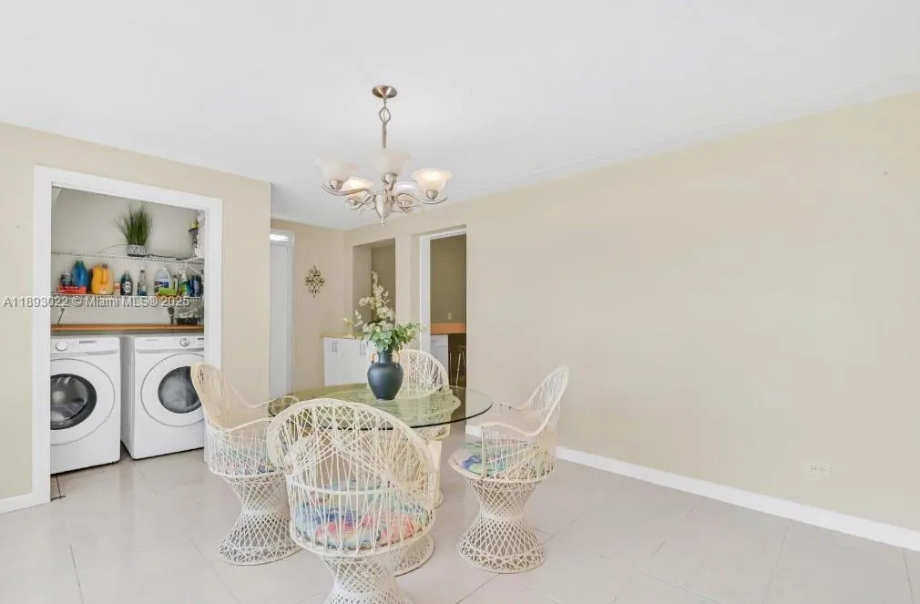 822 Avenida Hermosa