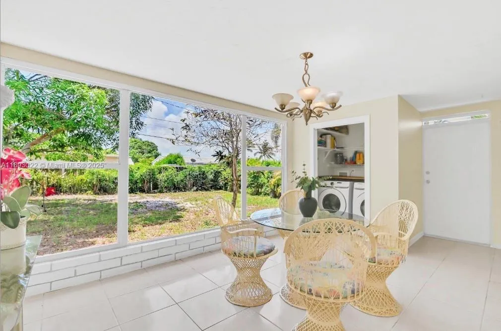 822 Avenida Hermosa
