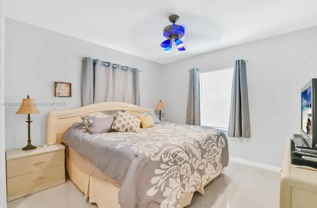 822 Avenida Hermosa