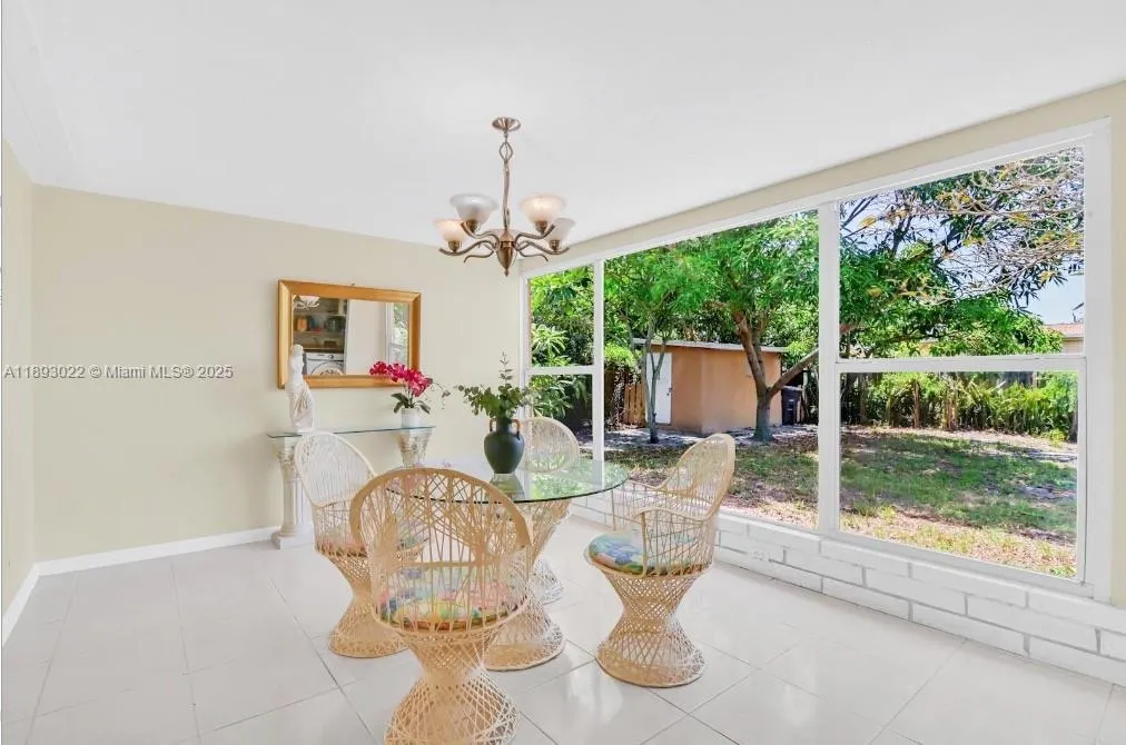 822 Avenida Hermosa