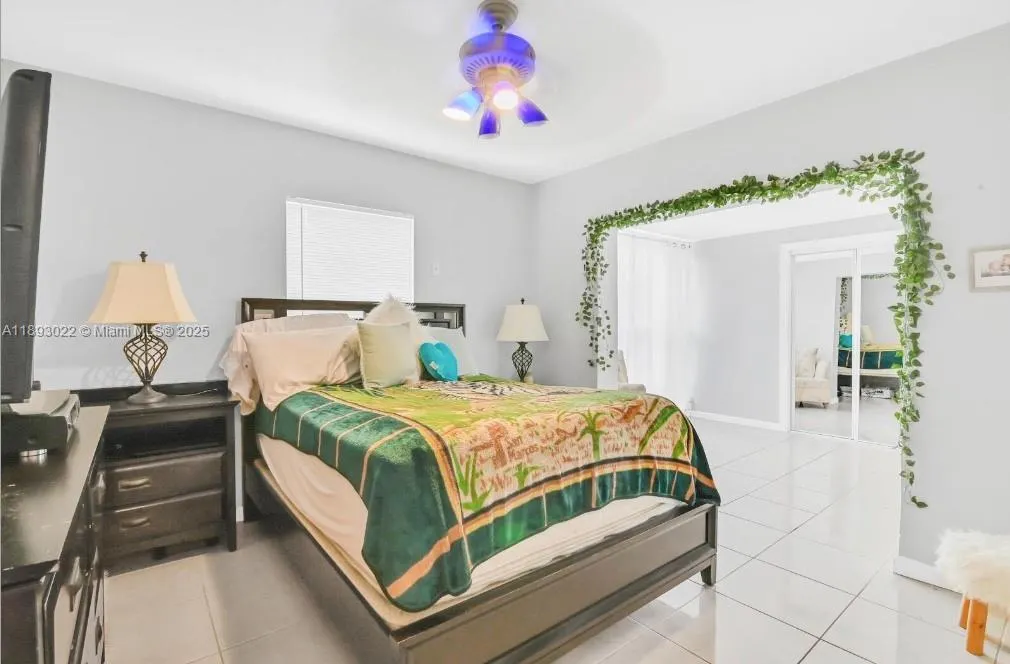 822 Avenida Hermosa