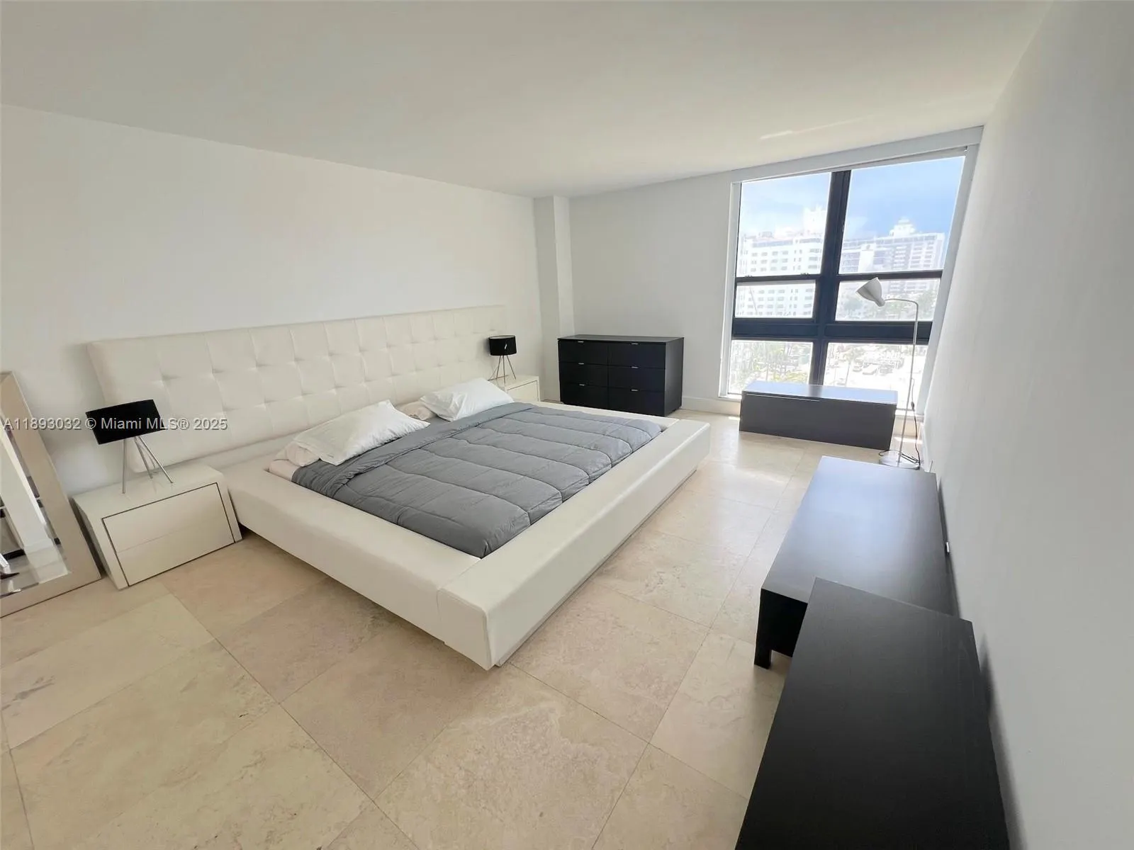 1800 Collins Ave, #12E