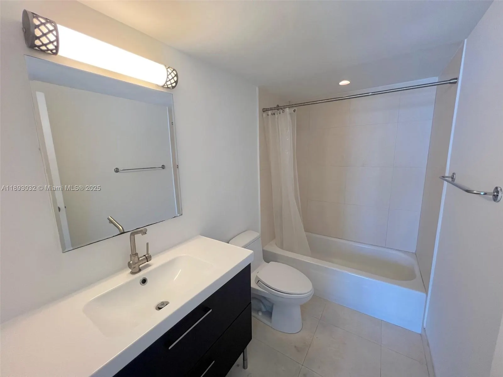 1800 Collins Ave, #12E