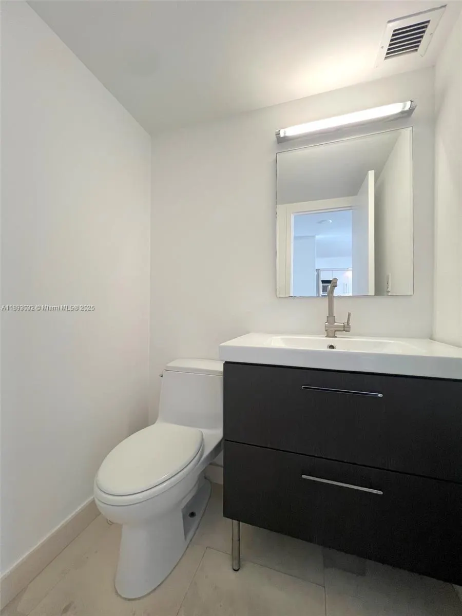 1800 Collins Ave, #12E