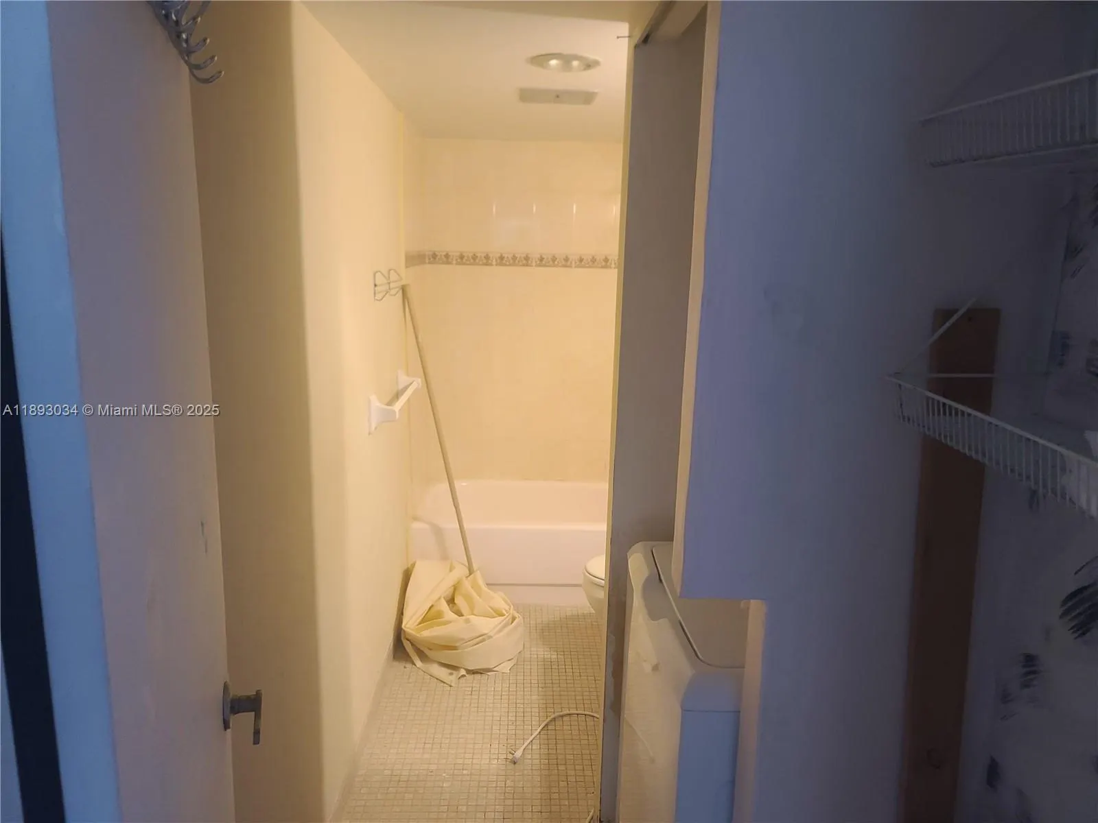 4166 Inverrary Dr, #203