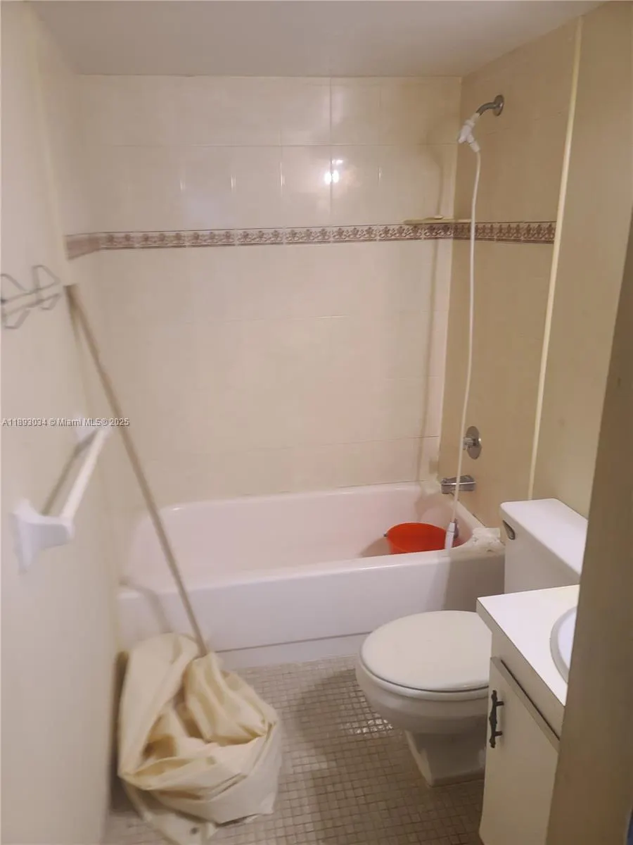 4166 Inverrary Dr, #203