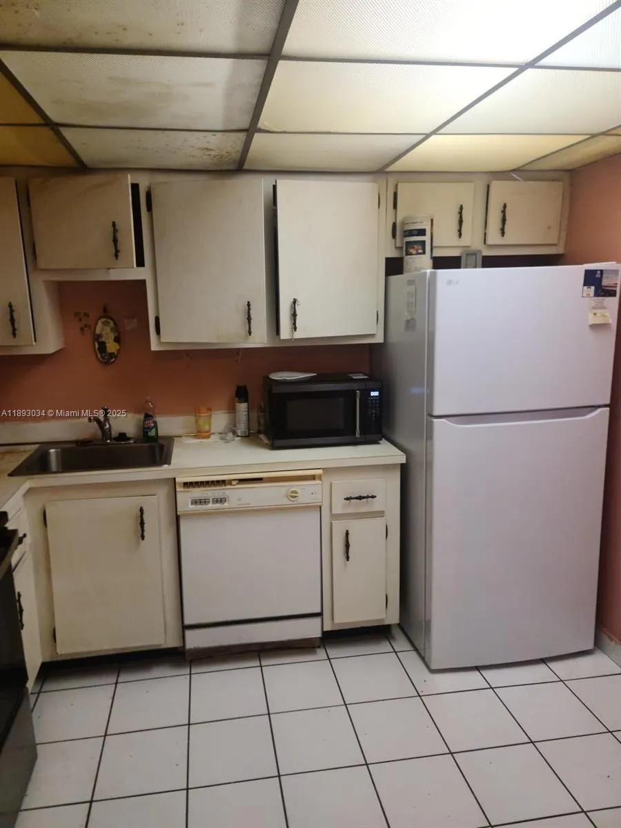 4166 Inverrary Dr, #203