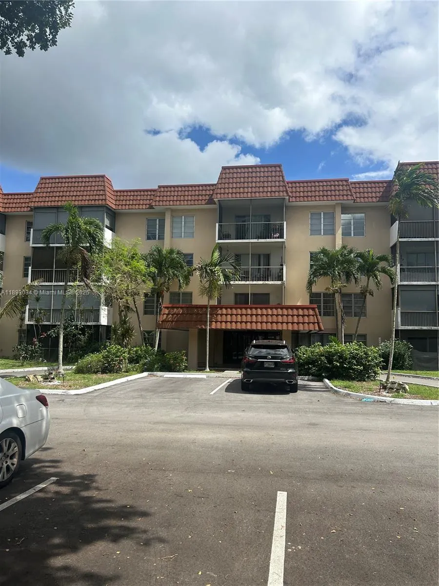 4166 Inverrary Dr, #203