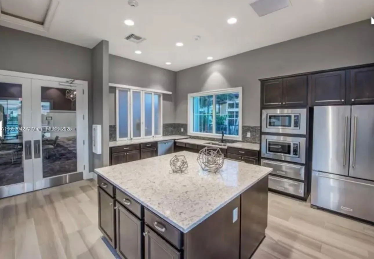 1422 Silk Oak Dr
