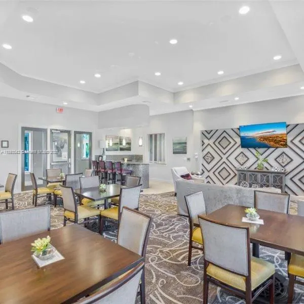 1422 Silk Oak Dr