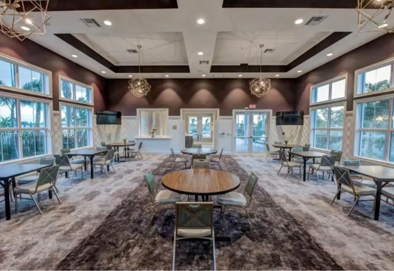 1422 Silk Oak Dr