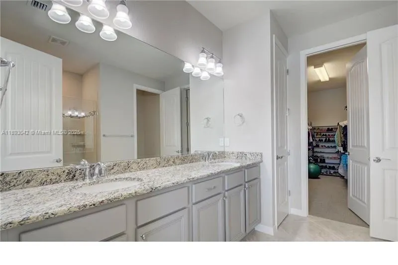 1422 Silk Oak Dr