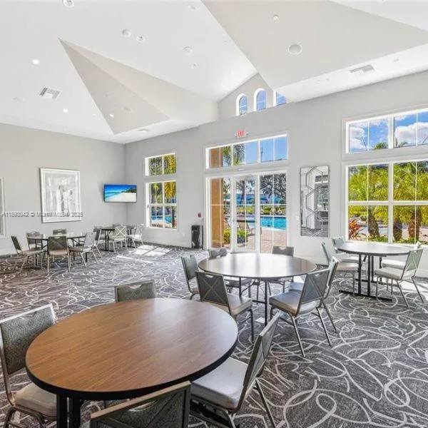 1422 Silk Oak Dr