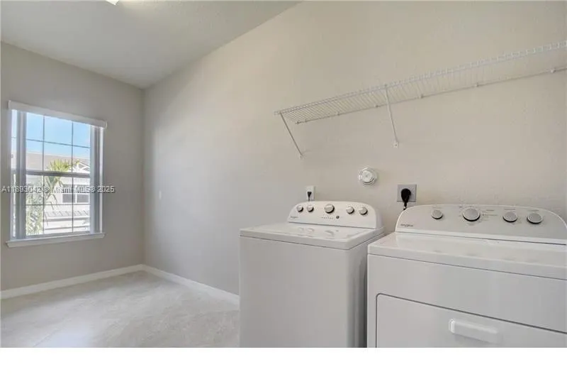 1422 Silk Oak Dr