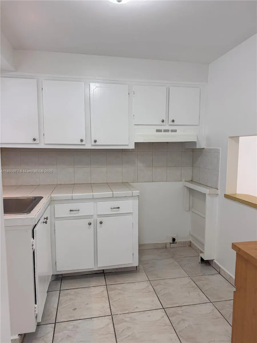 2741 N Pine Island Rd, #106
