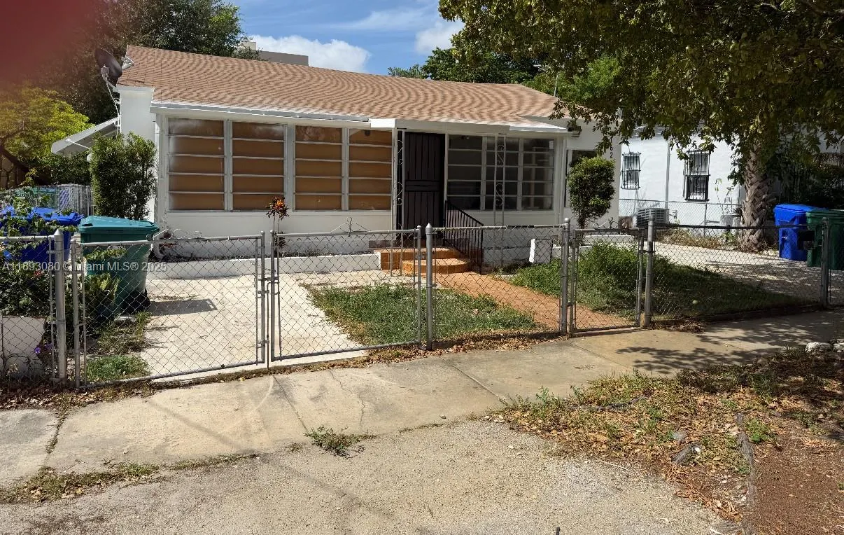 1628 NW 15th St
