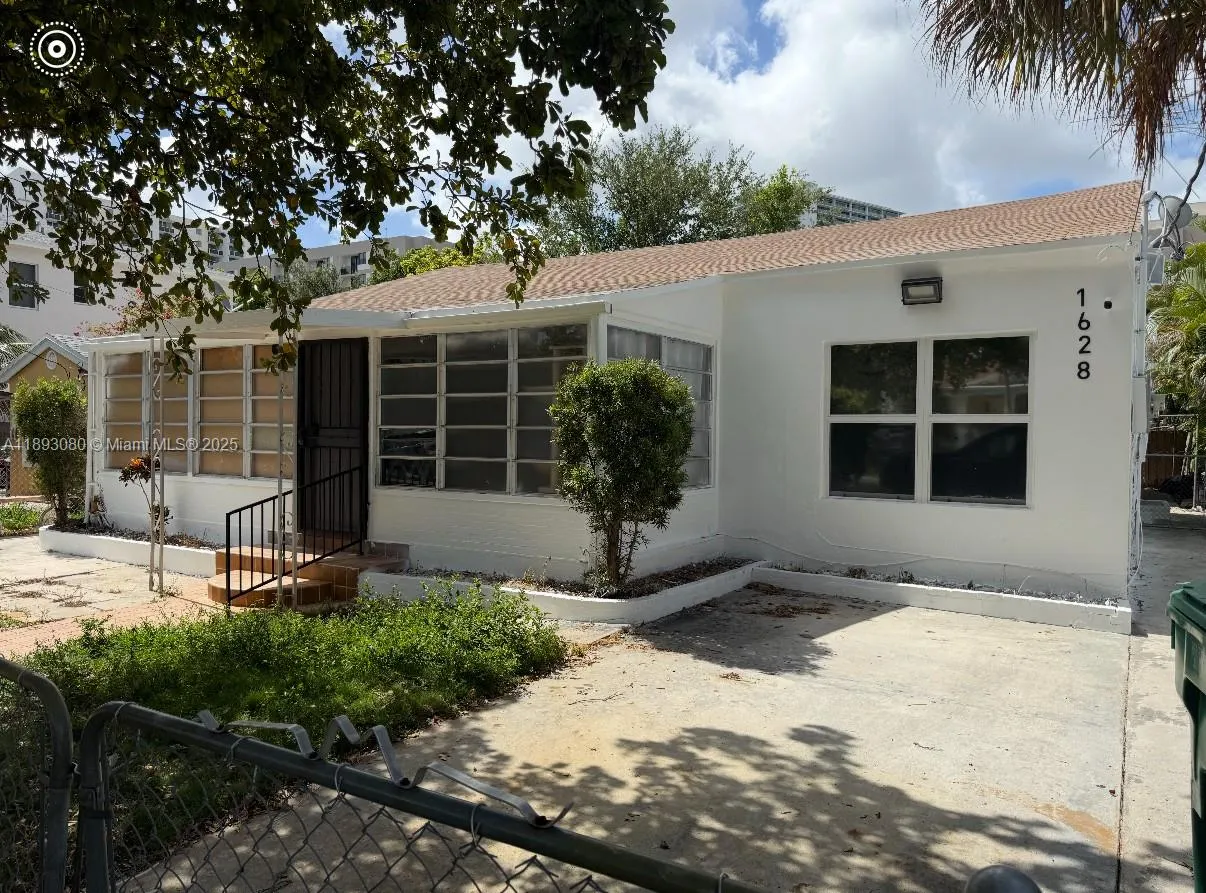1628 NW 15th St
