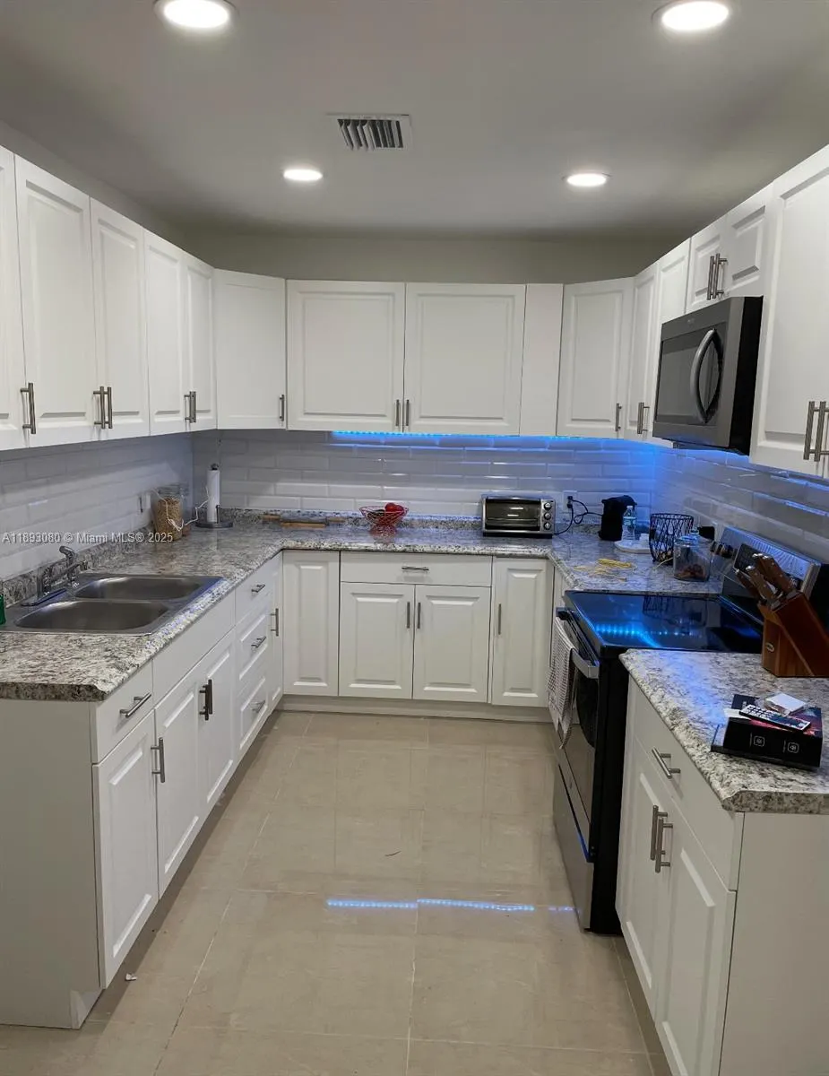 1628 NW 15th St