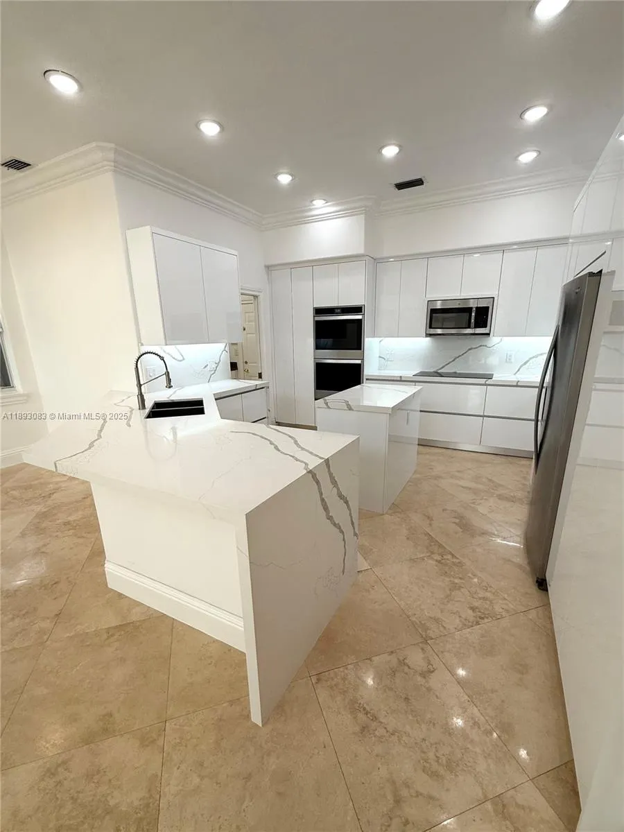 2547 Montclaire Cir