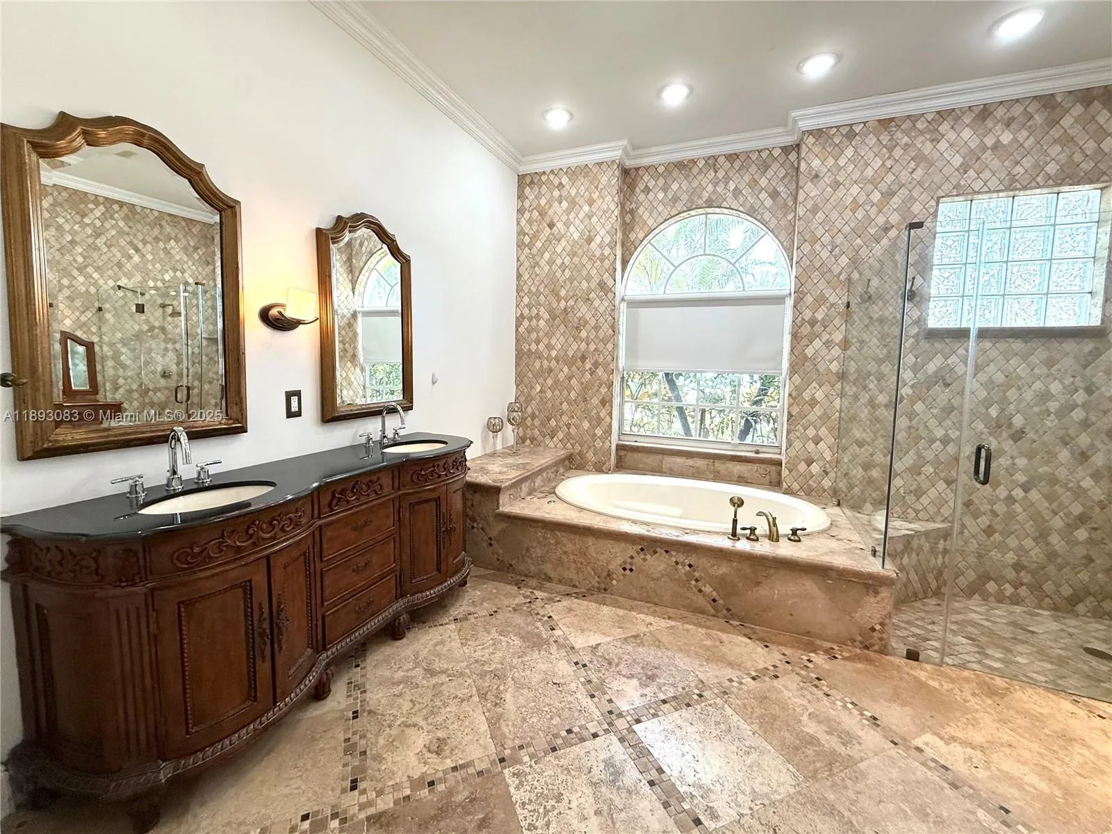 2547 Montclaire Cir