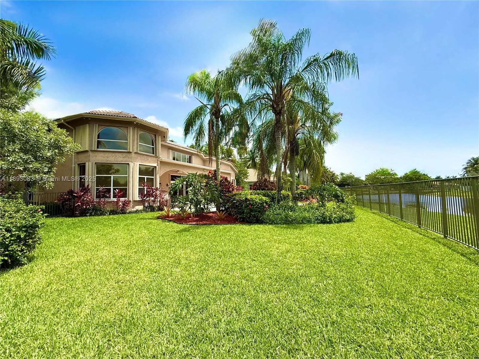 2547 Montclaire Cir