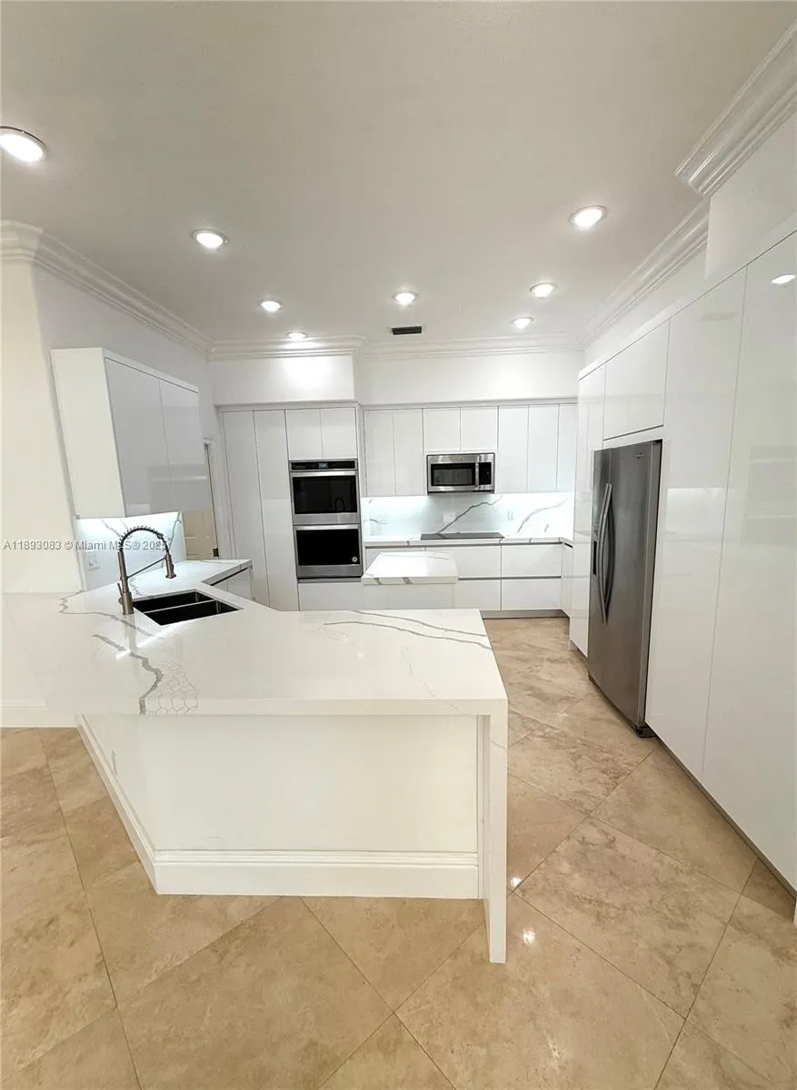 2547 Montclaire Cir