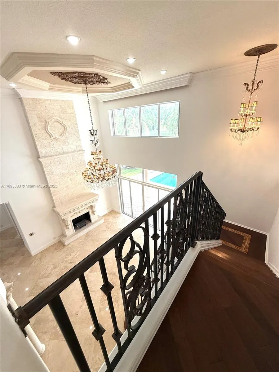 2547 Montclaire Cir