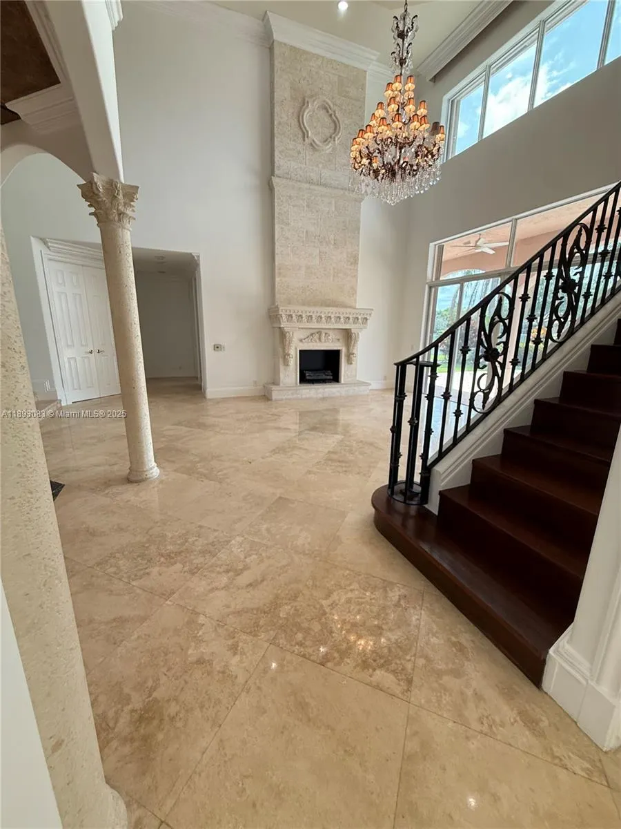2547 Montclaire Cir