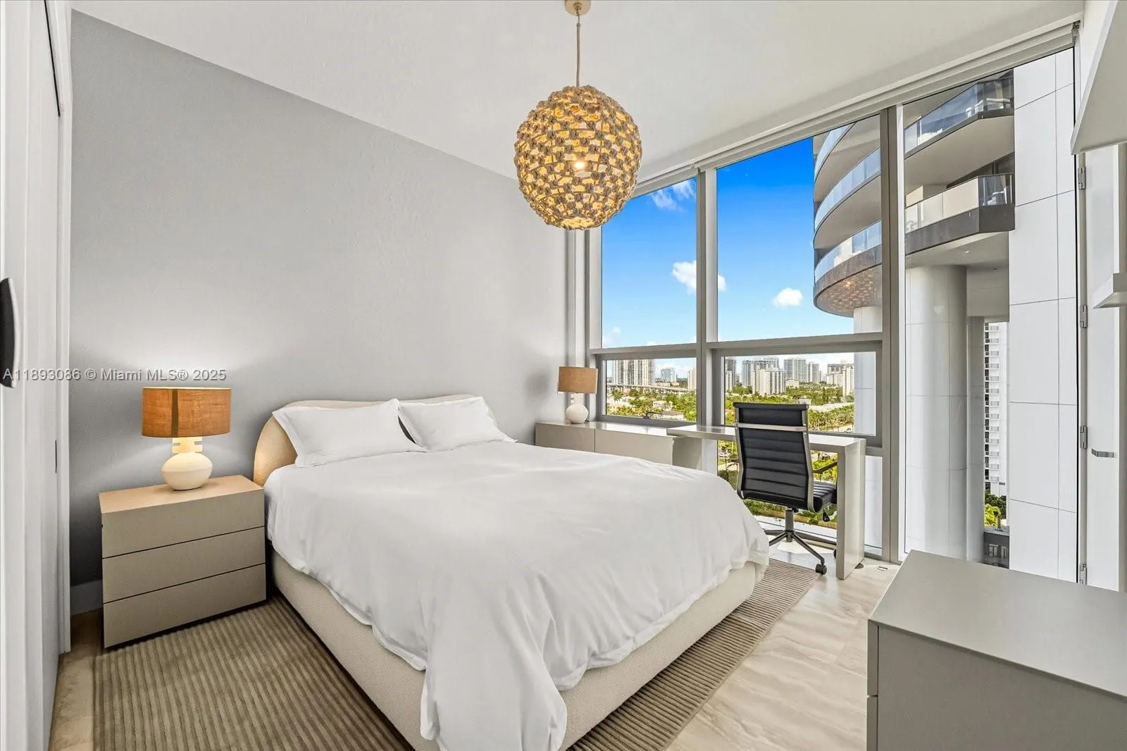 18501 Collins Ave, #1001
