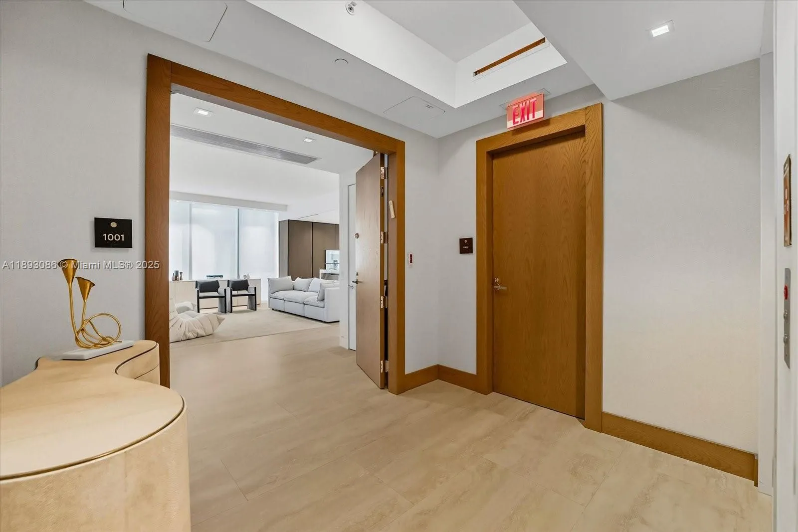 18501 Collins Ave, #1001