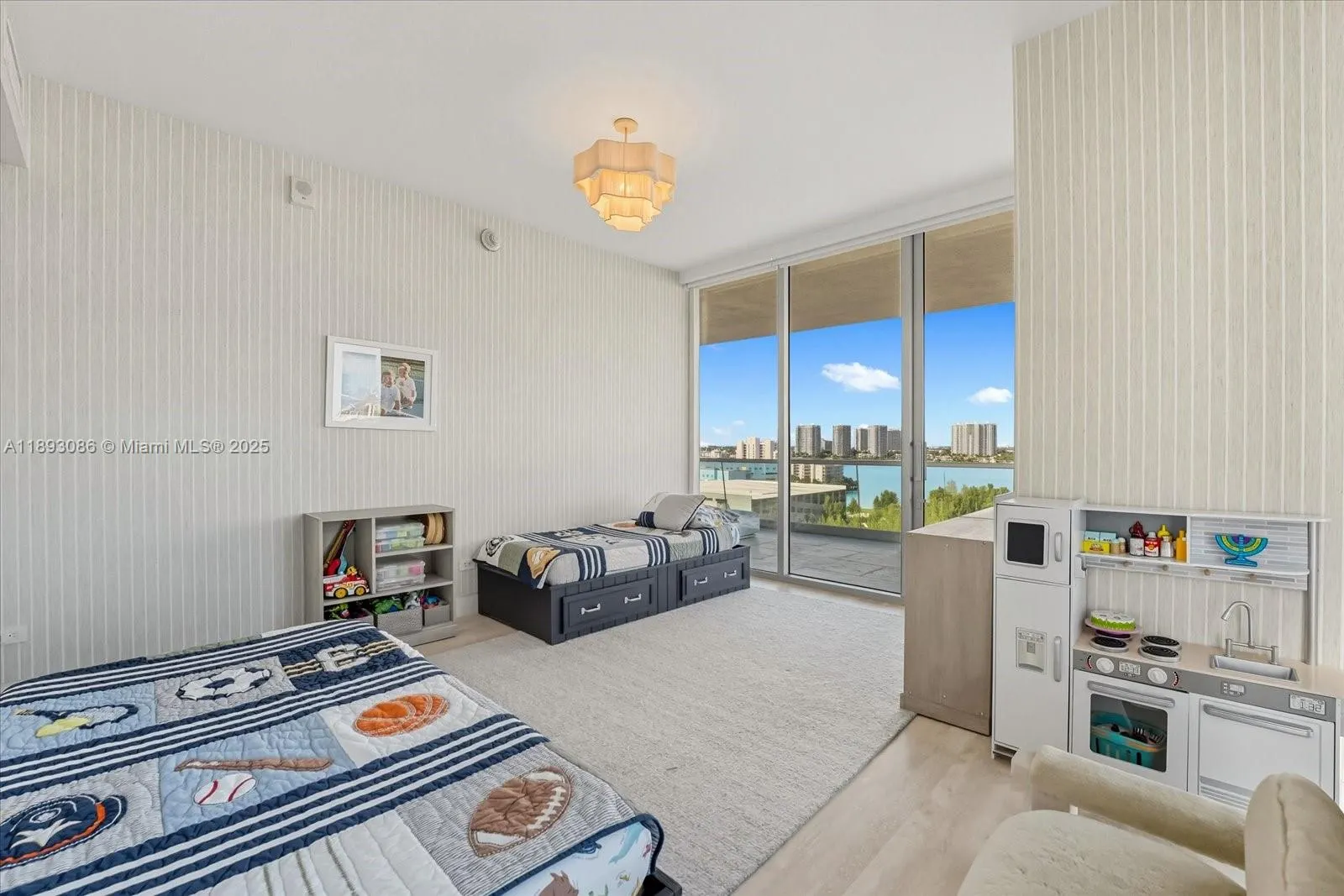 18501 Collins Ave, #1001