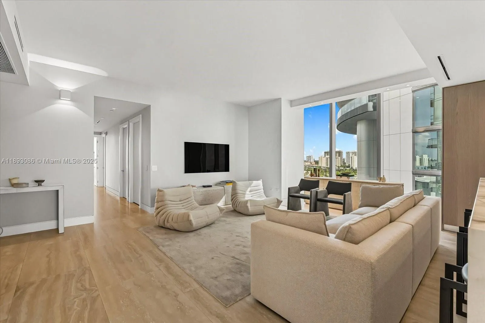18501 Collins Ave, #1001