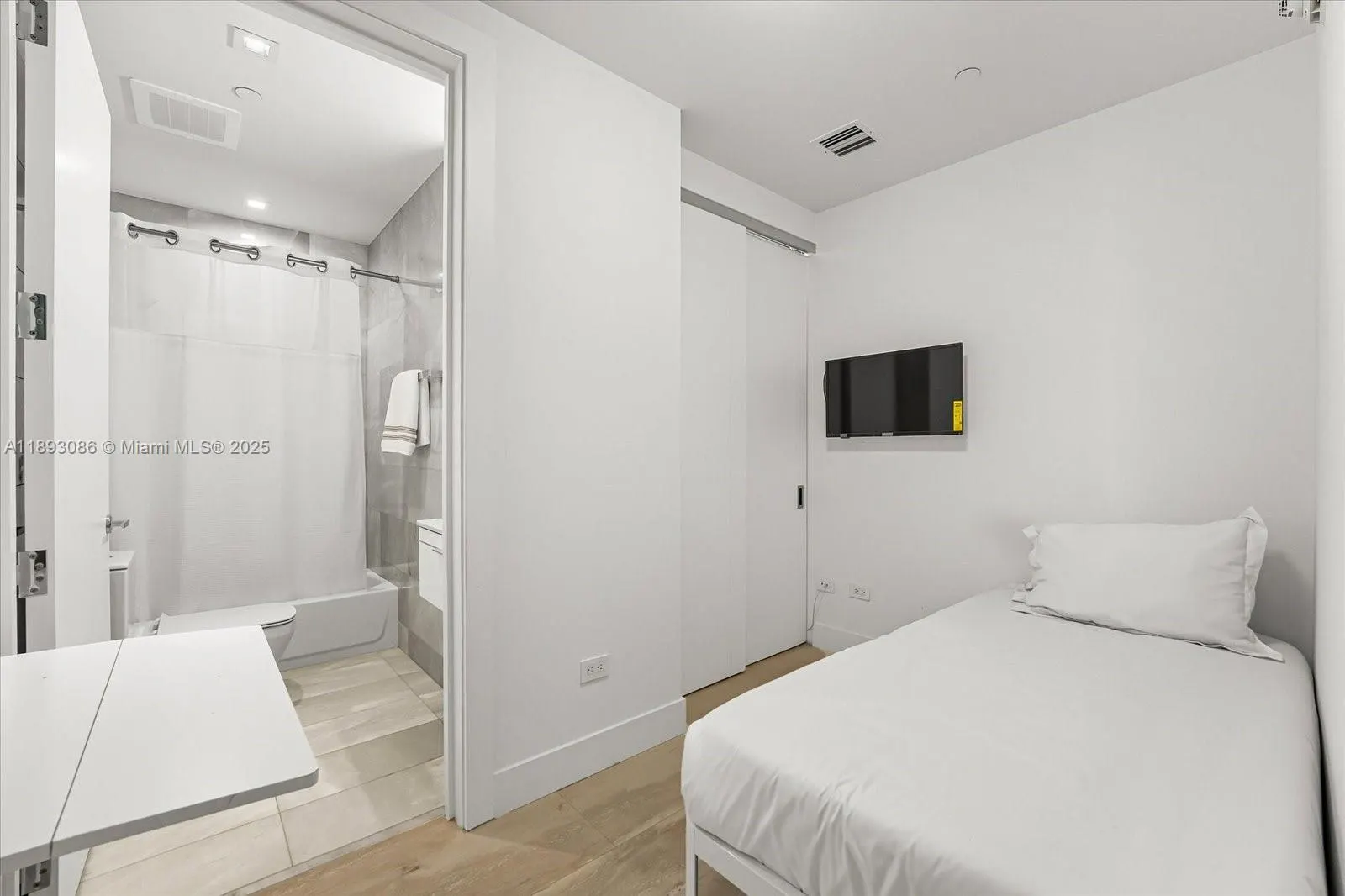 18501 Collins Ave, #1001
