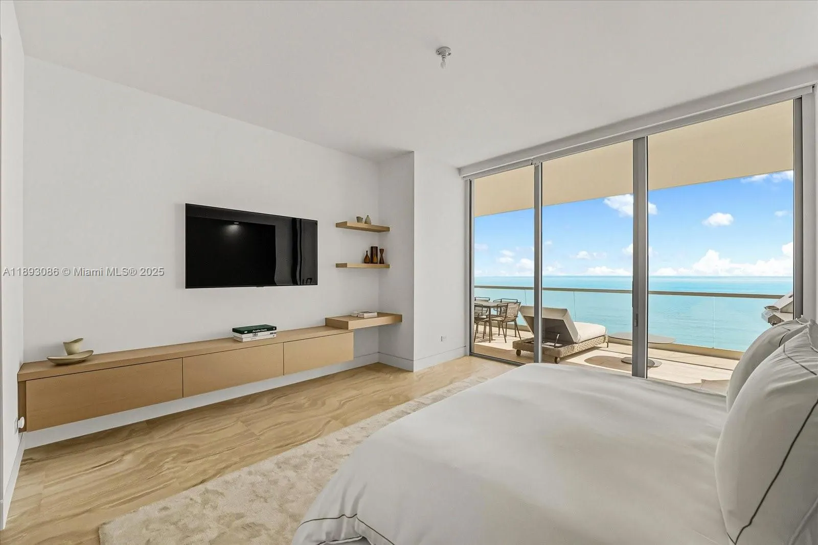 18501 Collins Ave, #1001
