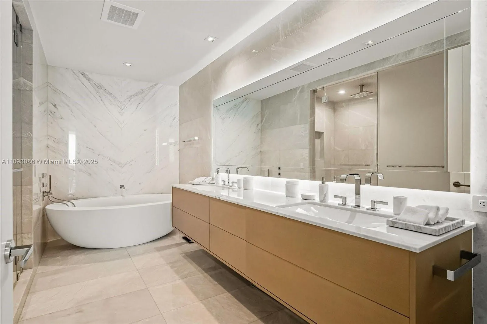 18501 Collins Ave, #1001