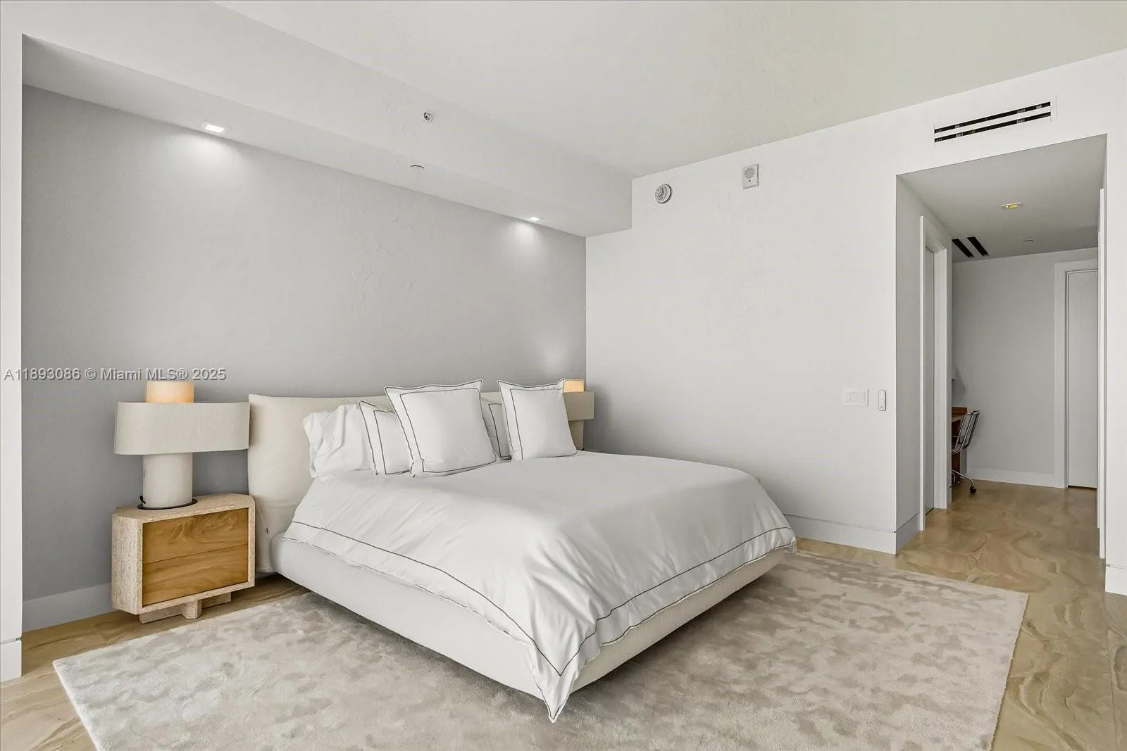 18501 Collins Ave, #1001