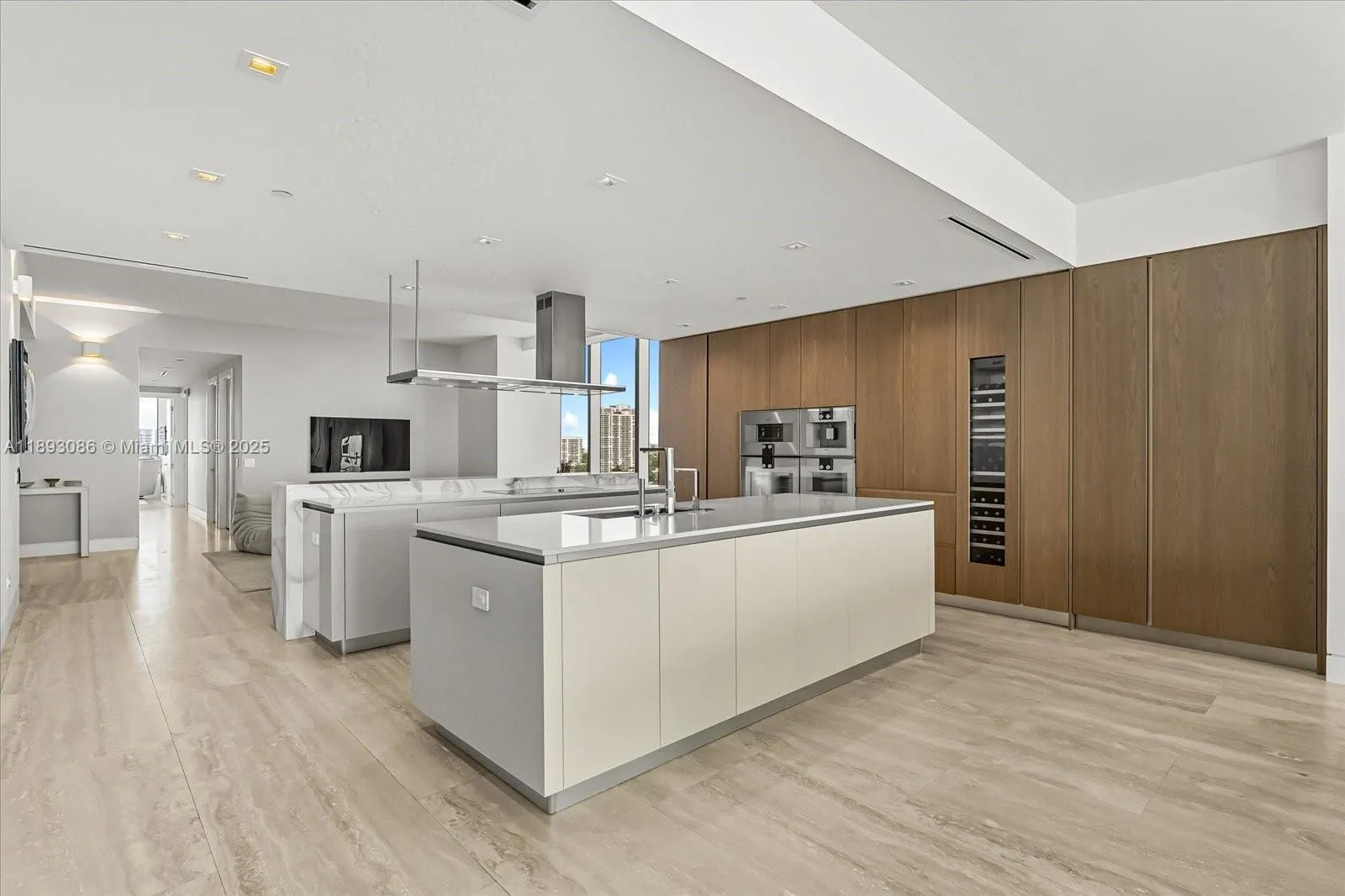 18501 Collins Ave, #1001