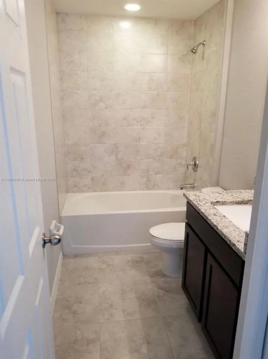 414 NW 23rd Ter