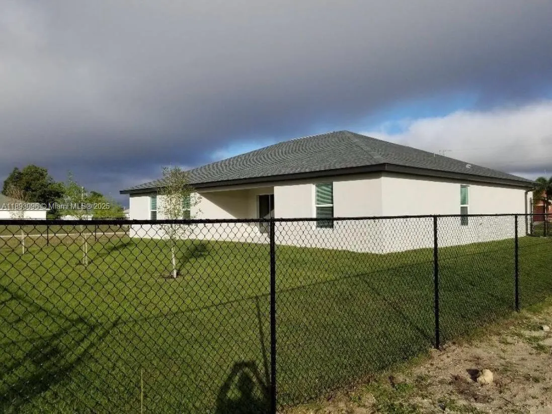 414 NW 23rd Ter