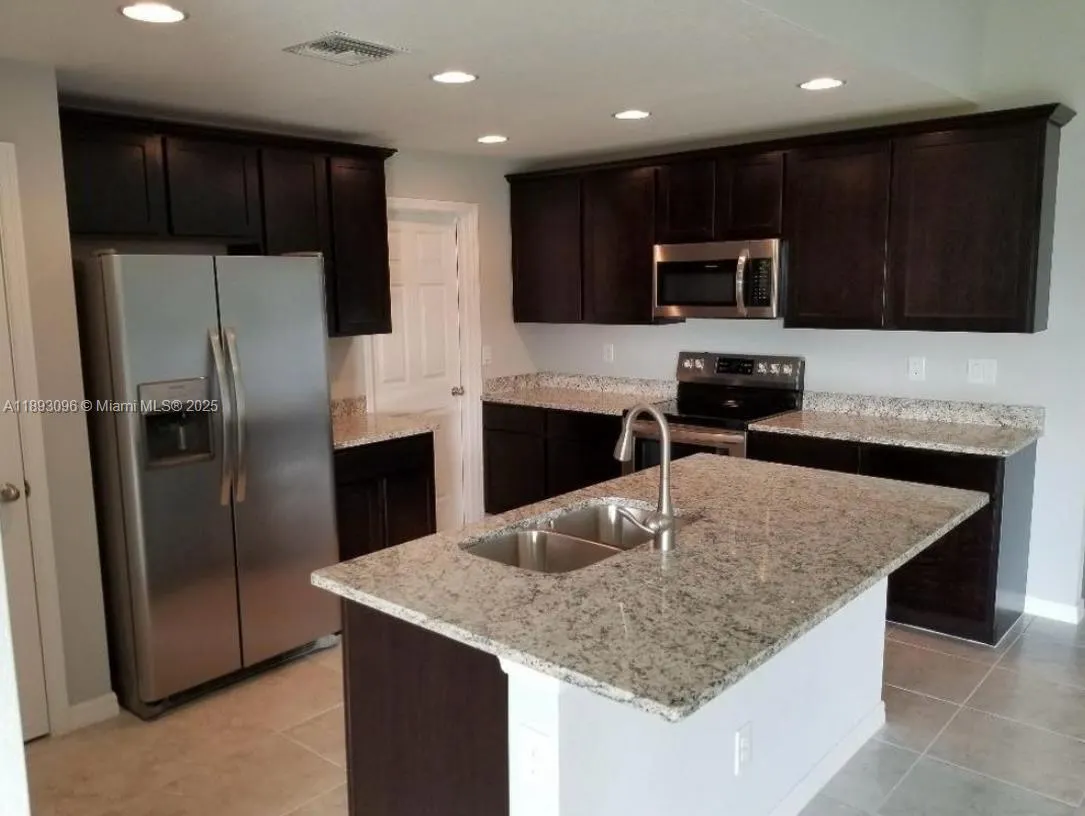 414 NW 23rd Ter
